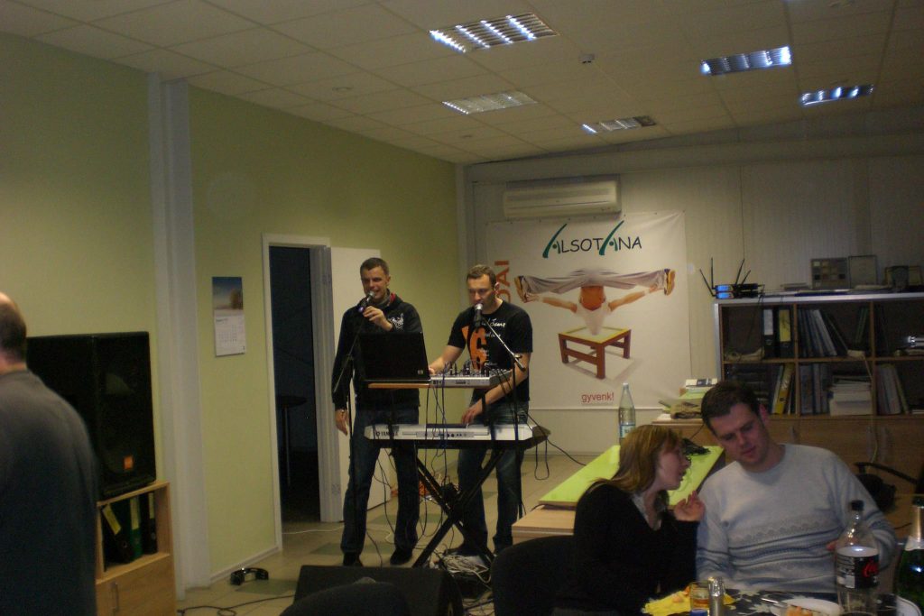 GERIAUSIŲ MUZIKANTŲ PASLAUGOS RENGINIAMS VESTUVĖMS ALYTUJE SU GERA NUOTAIKA